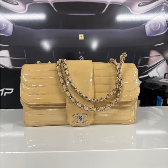 Chanel - Picture 1 of 8